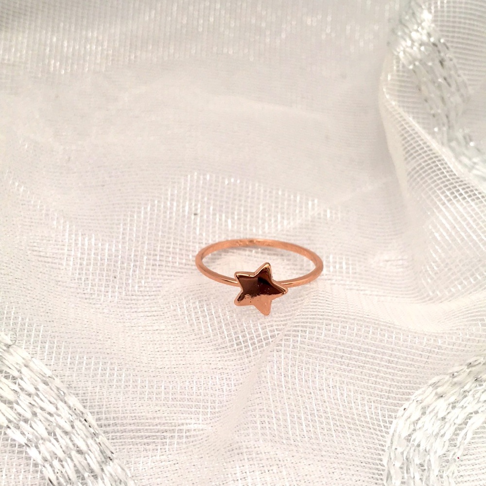 Dainty rose gold star ring